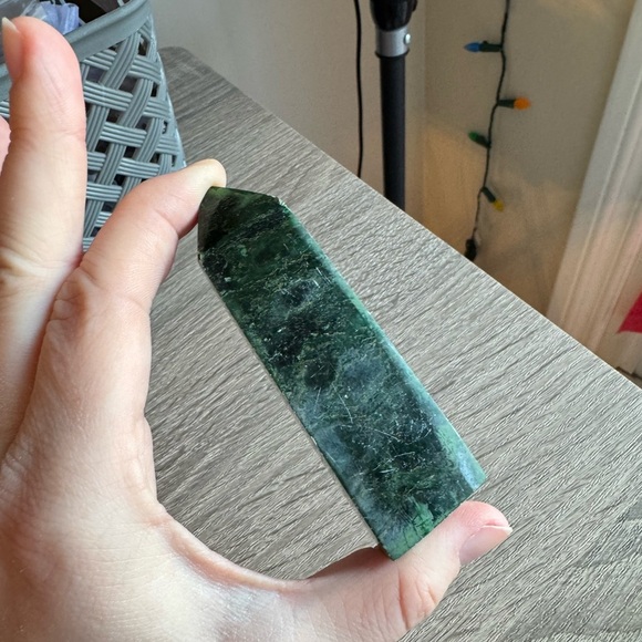 Green Emerald  Crystal Tower - Picture 3 of 3